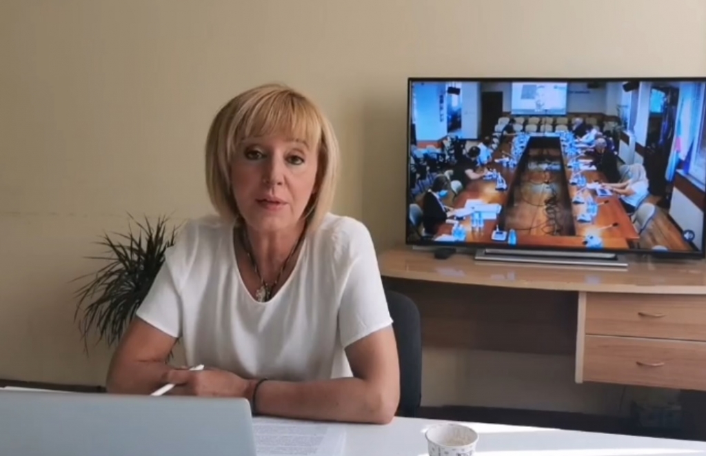 Манолова оспори типовия договор на КЕВР за излизането на свободния пазар на ток на малкия бизнес от 1 октомври