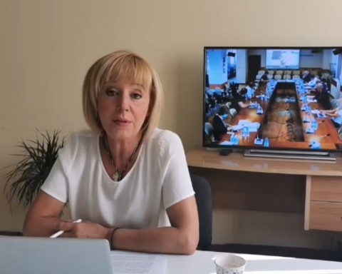 Манолова оспори типовия договор на КЕВР за излизането на свободния пазар на ток на малкия бизнес от 1 октомври