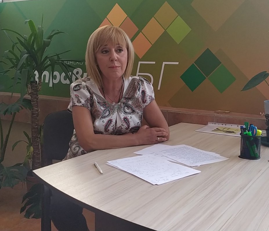Утре Мая Манолова ще поиска от президента и премиера да предложат референдум по въпросите за промените в Конституцията