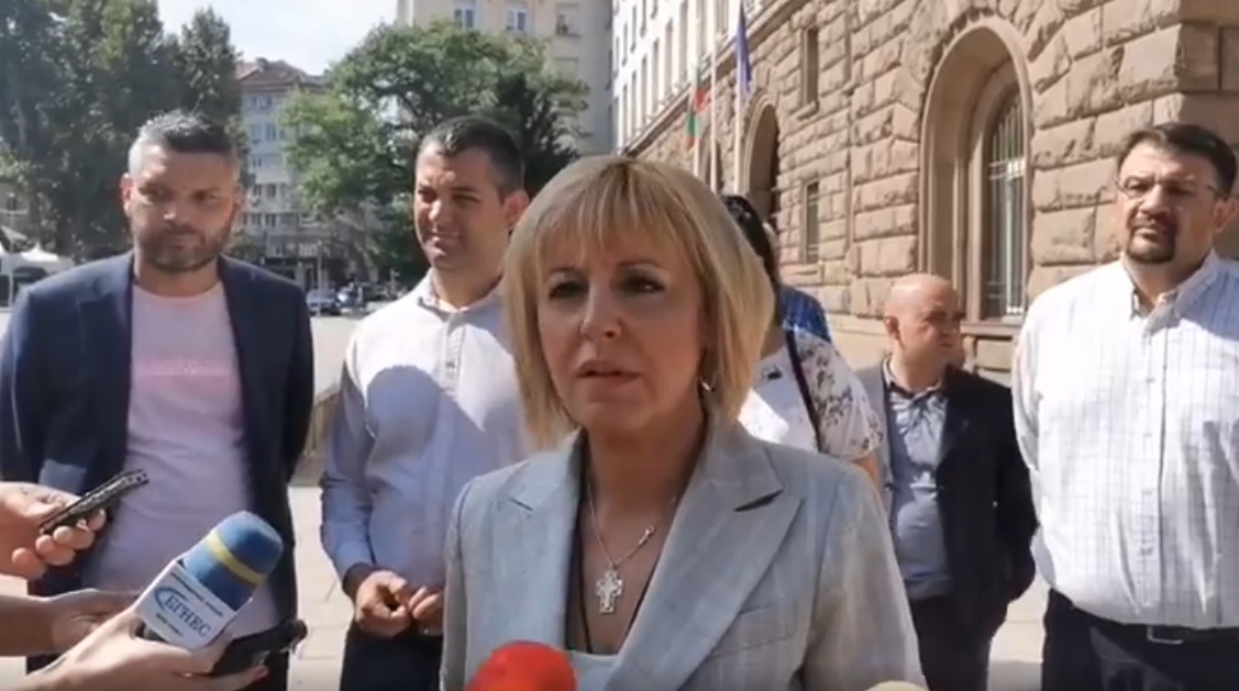 Манолова: Борисов има нагло и нахално поведение на един умиращ от страх премиер