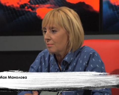 Манолова: Докато хората протестират, властта ударно раздава пари и имоти на мафията