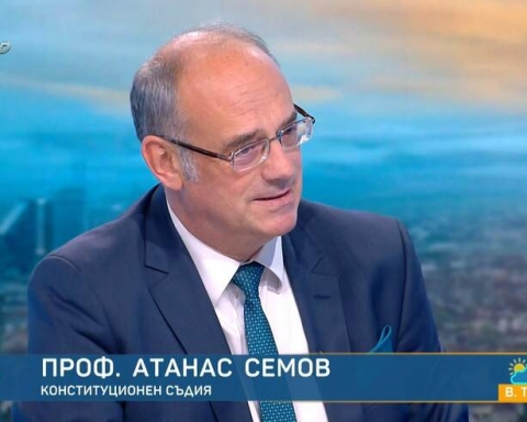 Проф. Атанас Семов: В IV клас Левски го изучават като обикновен престъпник
