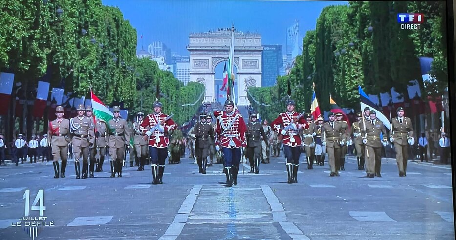 Чии са най-красивите униформи на марша в Париж? На българските гвардейци! Обраха овациите / СНИМКИ + ВИДЕО