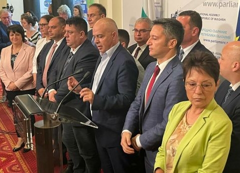 Избори наесен: БСП утре връща мандатa на Радев