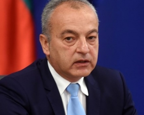 Донев: Водим преговори с „Газпром“ доставките да бъдат разсрочени за целия отоплителен сезон