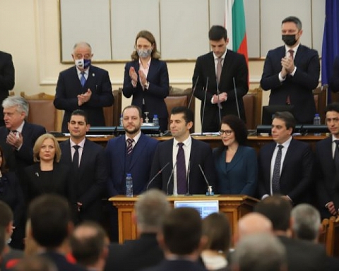 Вижте доходите и имотите на Кирил Петков, Нинова, Янев, Спецов, Заков, Сандов, Рашков…