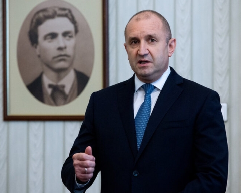 Радев: От огромно значение е тези избори да излъчат устойчиво и отговорно управленско мнозинство
