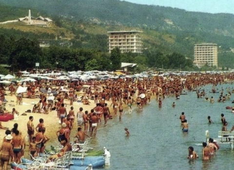 Спомени от соца: Как едно време ходехме на море за 50 лева с карта от завода