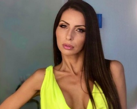Кандидат-кметицата на Момин проход обяви: Ставам порно звезда, уведомих мъжа си и децата! СНИМКИ