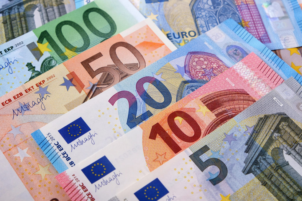 Вече са налице първите жертви на еврото в България – всички онези, които разчитаха на покачването на заплатите си във времена на невиждана от 25 години инфлация