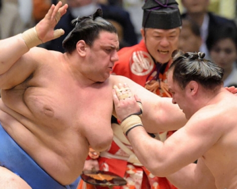 Седми пореден успех за Аоияма в големия юлски турнир по сумо в Нагоя