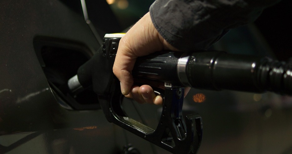 Нова измама: Бъркат яко в джоба на българина с цените на бензин и дизел