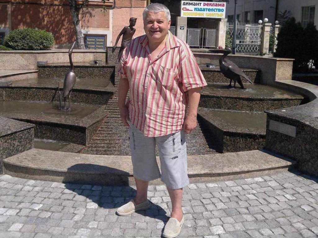 Пенсионери в Бургас колабираме от жега пред банка ДСК, накрая им платих 10 лв. такса да си взема нещастната пенсия